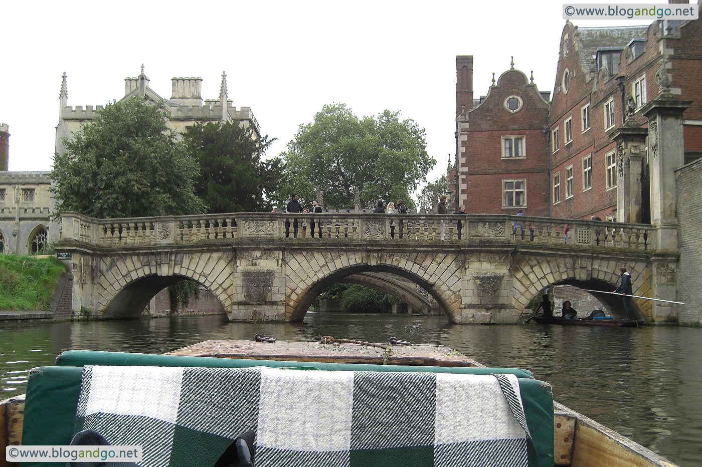 Cambridge - Punting on the Cam, Clare College Bridge